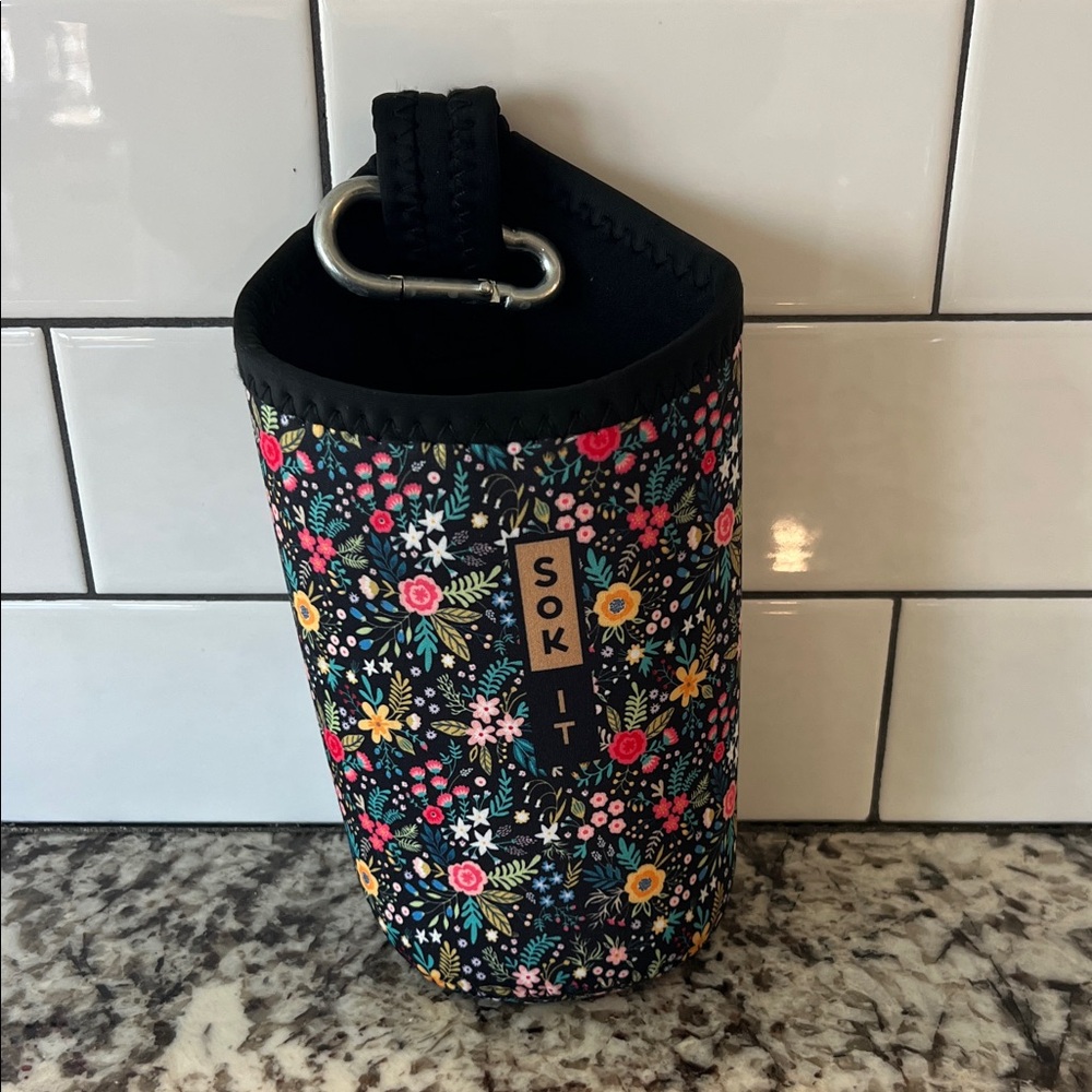 Sok It Botlsok water bottle sleeve, insulated neoprene cover, fits 32oz. Nalgene